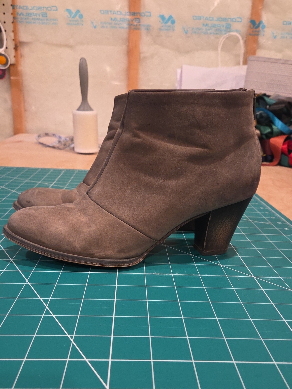Women's Suede Ankle Boots - Grey/brown